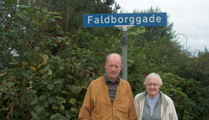 Min mor og jeg fotograferet på Faldborggade i Brovst